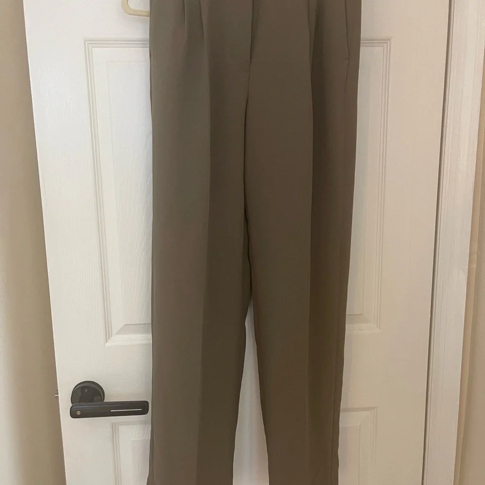 Aritzia Women's Effortless Pants - Brown - Picture 4 of 4